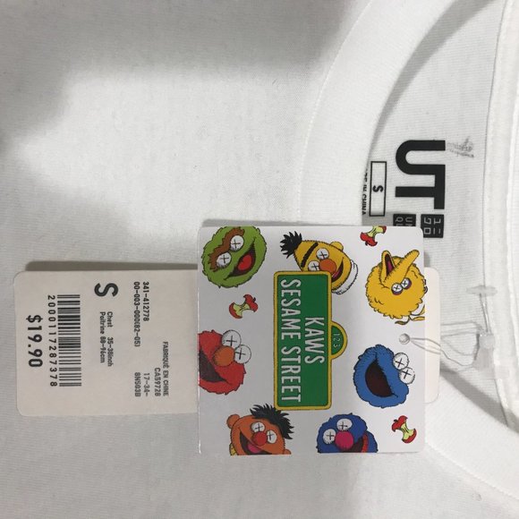 Deadstock KAWS x Sesame Street x Uniqlo elmo shirt - Picture 3 of 3
